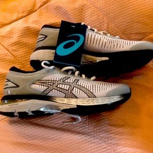 Brand NEW Asics Gel Kayano 25